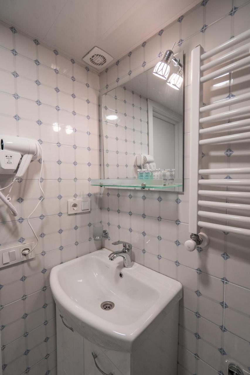 Mini Hotel On Aghmashenebeli Ave Tbilisi Zewnętrze zdjęcie